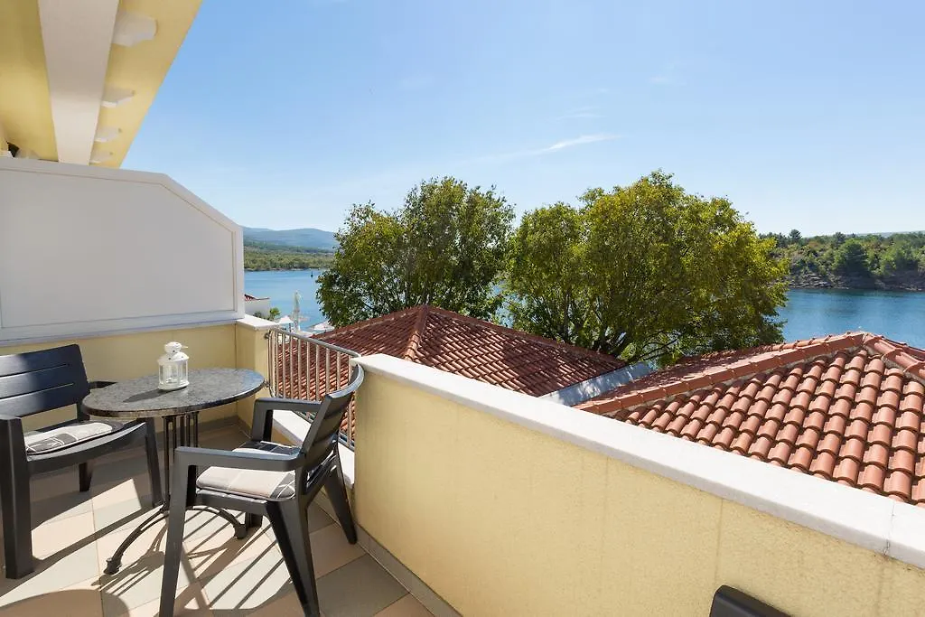 Apartments Duje Ribnica Obrovac 0*,